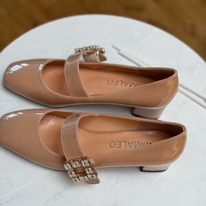 NWT. Elegant Women's Tan Patent Low Block Heels. Size 7.5